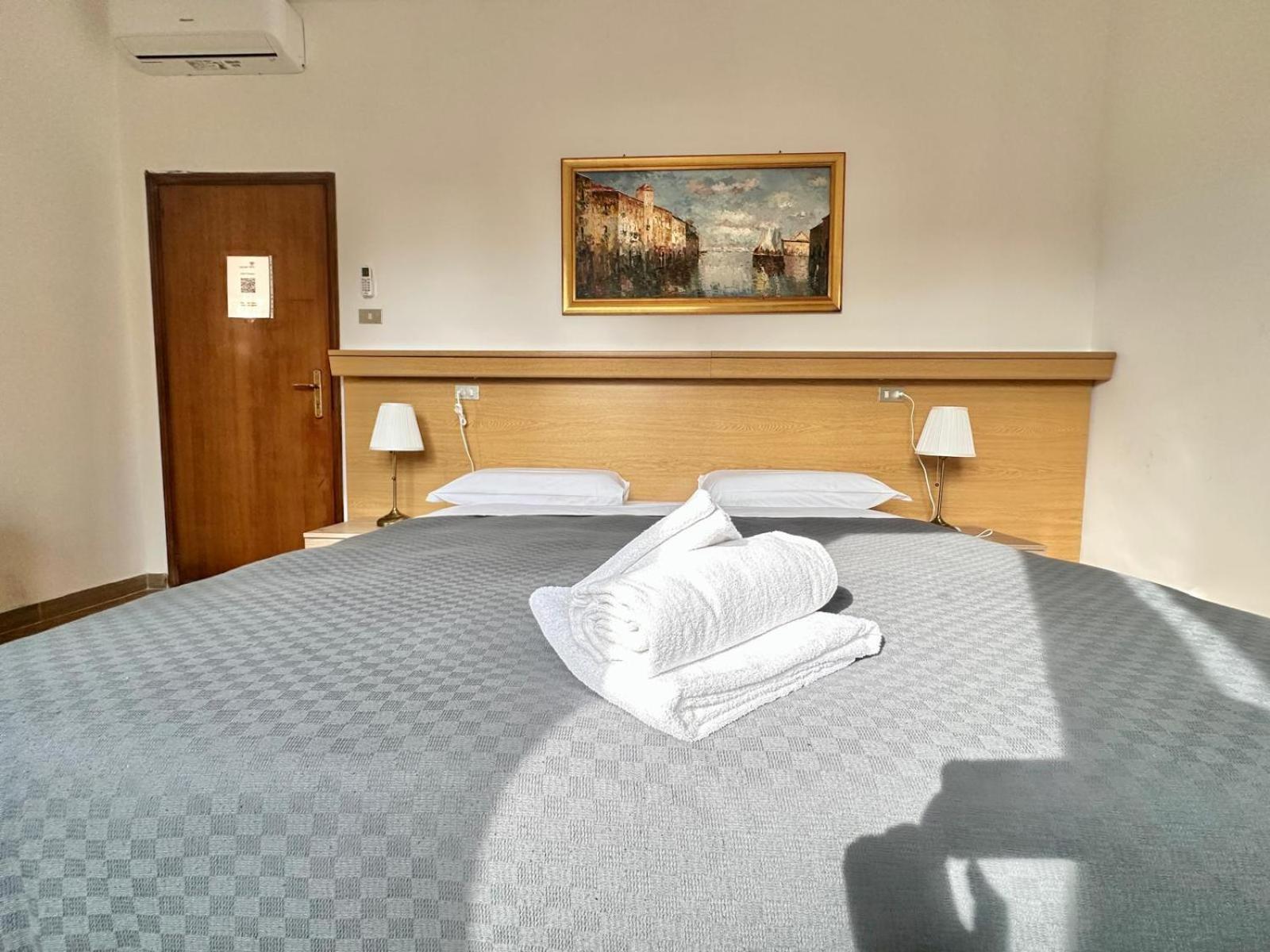 Hotel Tito Mestre Extérieur photo