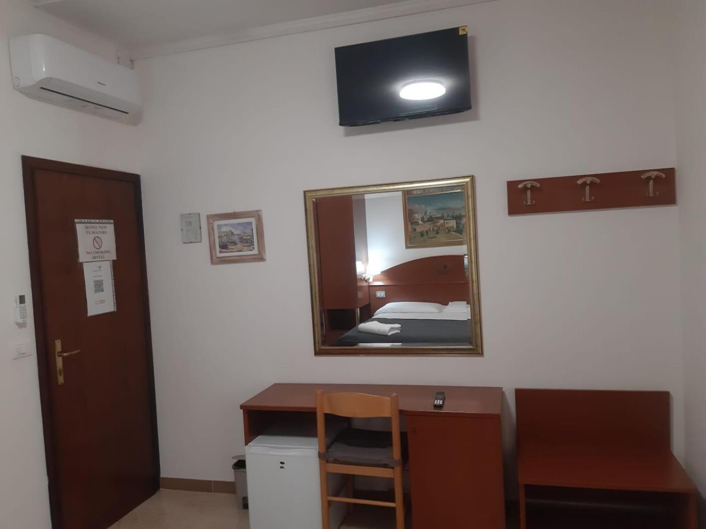 Hotel Tito Mestre Extérieur photo