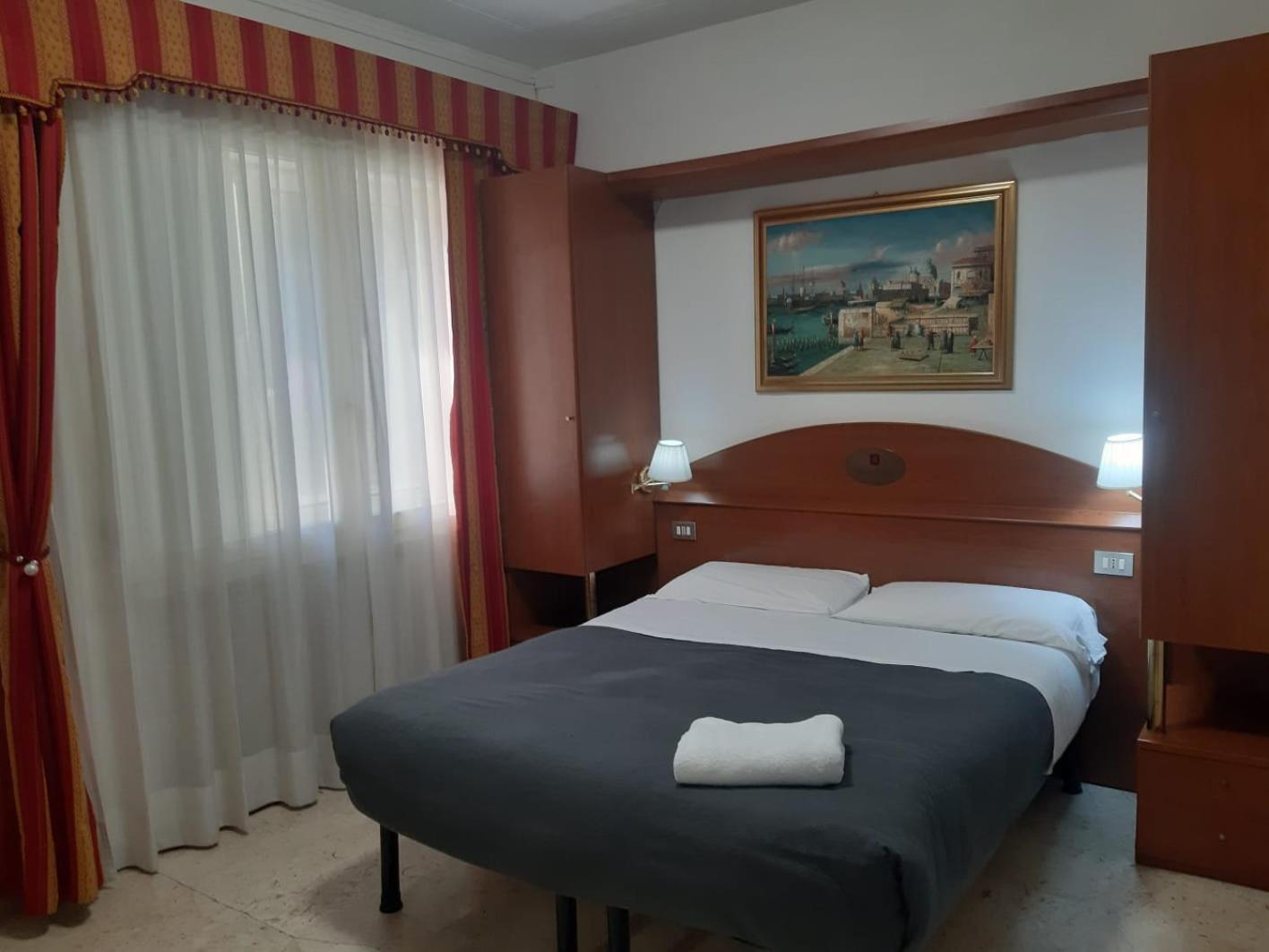Hotel Tito Mestre Extérieur photo