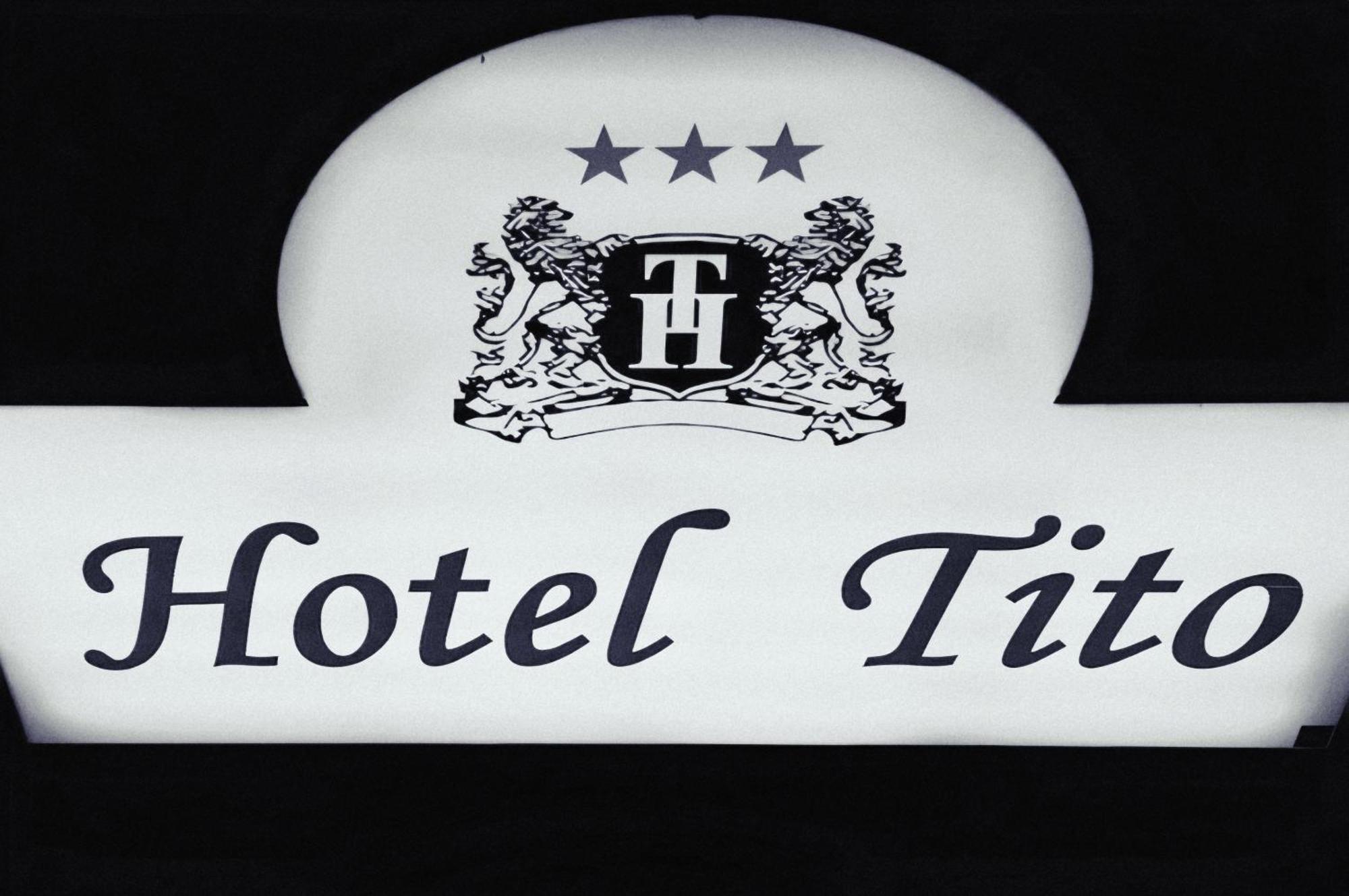 Hotel Tito Mestre Extérieur photo